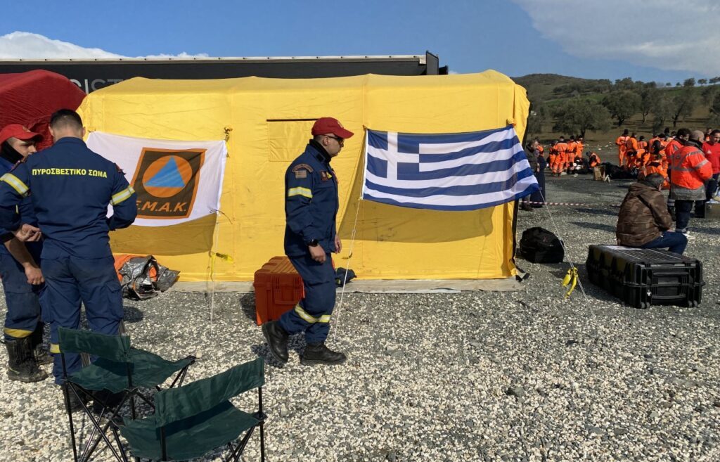 Στην Τουρκία, βρίσκεται η ελληνική αποστολή, η οποία  επιχειρεί στην περιοχή Χατάι