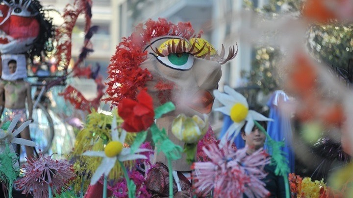 Τρελό Πατρινό Καρναβάλι μετά από τρία χρόνια εγκλεισμού - Δείτε Live