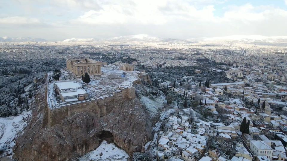 Κακοκαιρία Μπάρμπαρα: Εναέριες εικόνες drone από την Ακρόπολη και το Κέντρο της Αθήνας (Βίντεο)