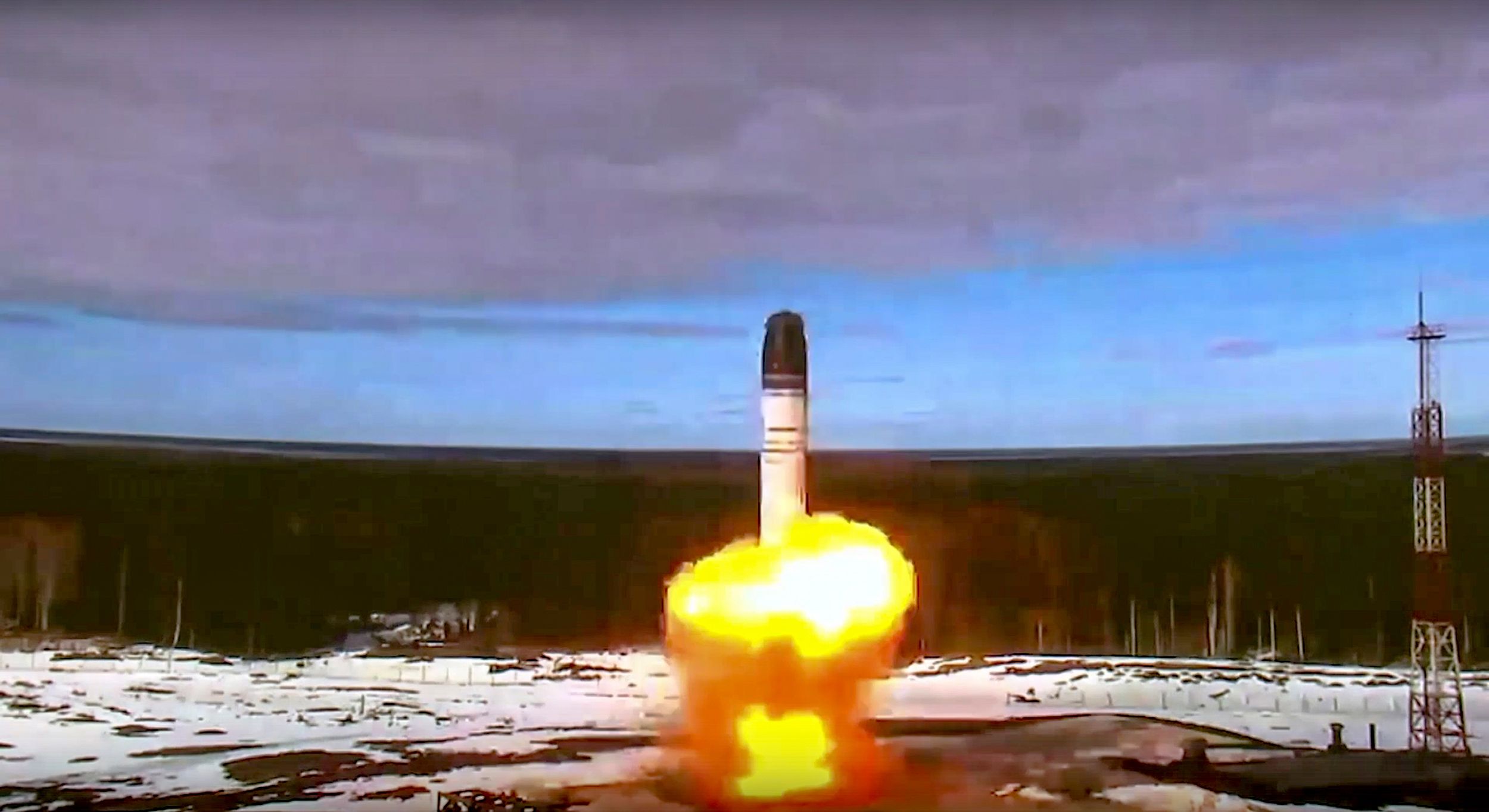 Ο Πούτιν έκανε δοκιμή του βαλλιστικού πυραύλου Satan II ενώ ο Μπάιντεν ήταν στο Κίεβο