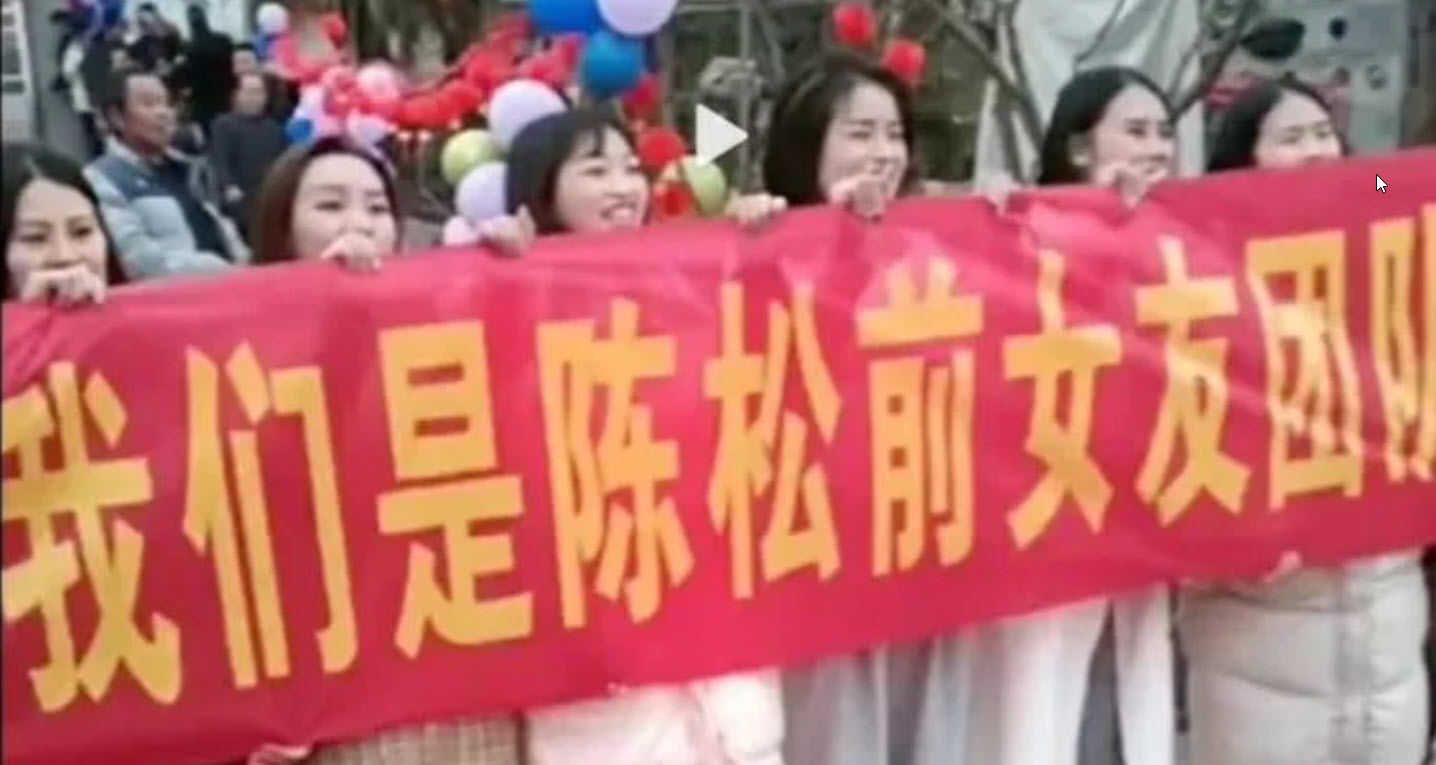 Οι απατημένες πρώην φιλενάδες του γαμπρού έκαναν συγκέντρωση διαμαρτυρίας την ημέρα του γάμου του! (video)
