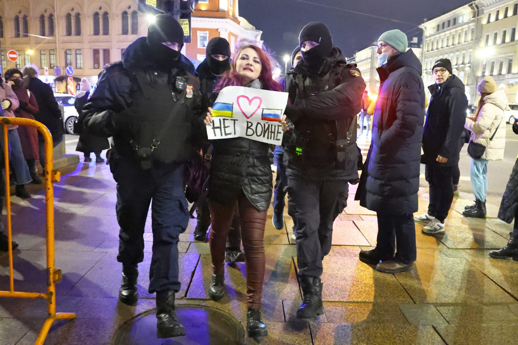 Συλλήψεις για  αντιπολεμικές διαδηλώσεις στη Ρωσία