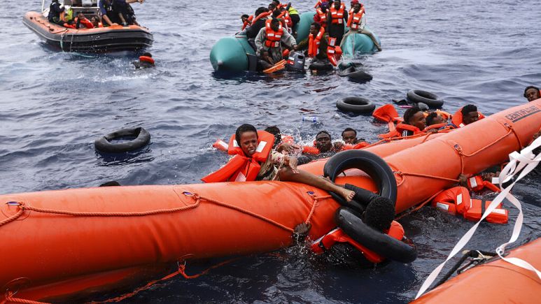 Ιταλία: Τρεις συλλήψεις για το ναυάγιο με τους 64 νεκρούς μετανάστες