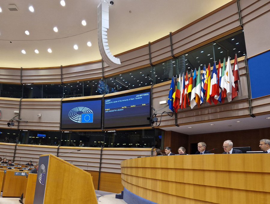 Σκάνδαλο διαφθοράς στο Ευρωκοινοβούλιο: Υπέρ της άρσης ασυλίας Κοτσολίνο - Ταραμπέλα η ολομέλεια