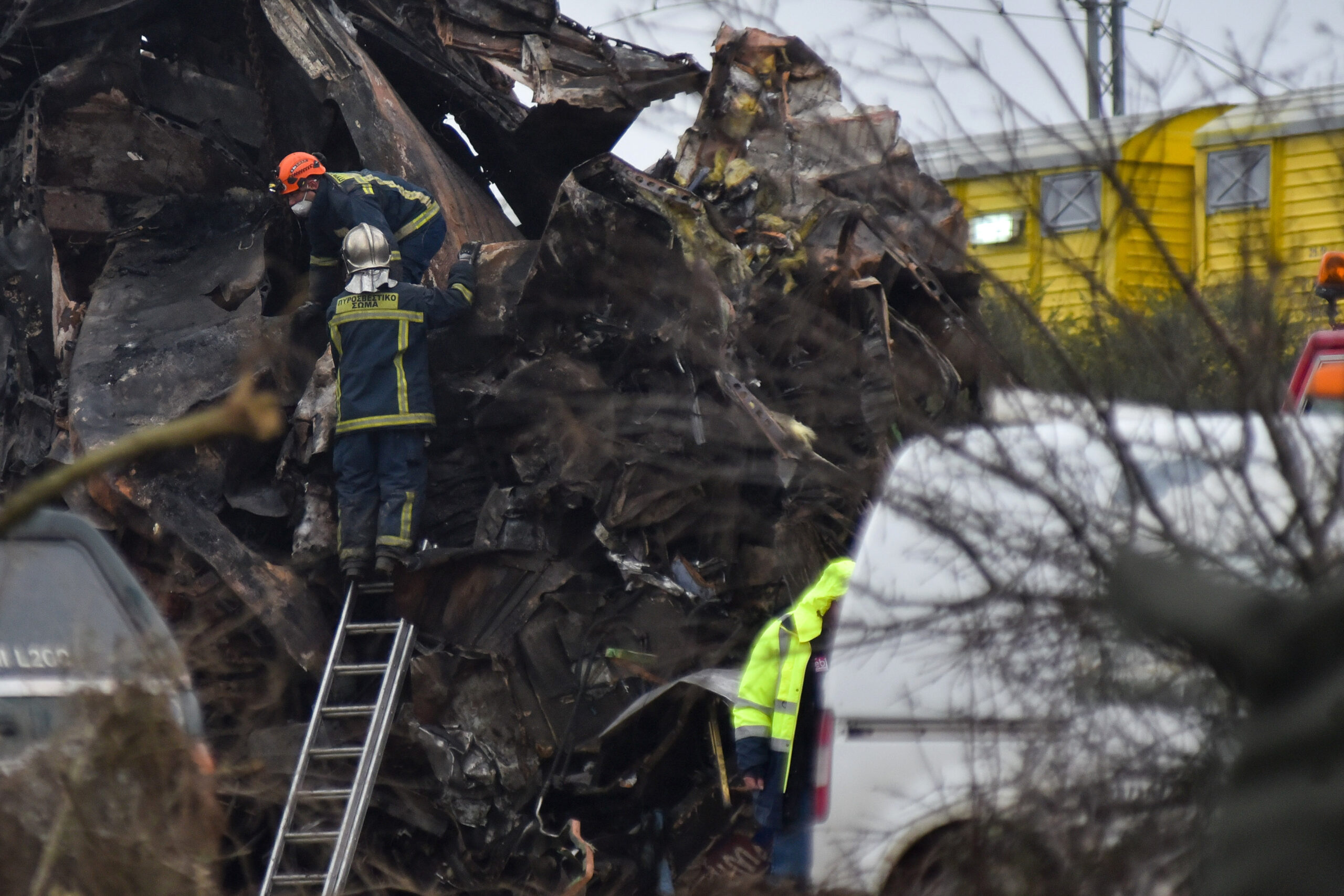 Τραγωδία στα Τέμπη - Αποκάλυψη «βόμβα»:  Ο Σταθμάρχης είχε ειδοποιηθεί 17 λεπτά πριν τη σύγκρουση ότι κατέβαινε εμπορικό τρένο