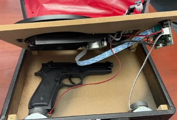 Λαμία: 30χρονος παρήγγειλε όπλο μέσω Dark Web κρυμμένο σε πικάπ