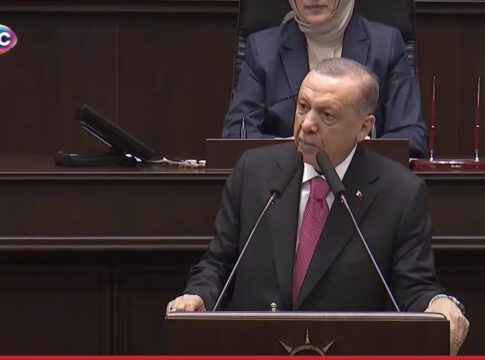 Ερντογάν: Κόλλησε το autocue σε ομιλία του και επαναλάμβανε τις ίδιες προτάσεις (VIDEO)