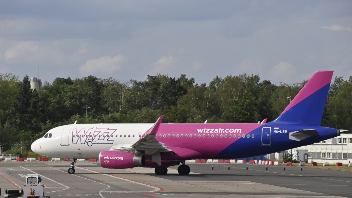 Καθηλωμένο στο αεροδρόμιο για δεύτερη μέρα  λόγω βλάβης αεροσκάφος της «Wizz Air» - Αναστάτωση για 180 επιβάτες
