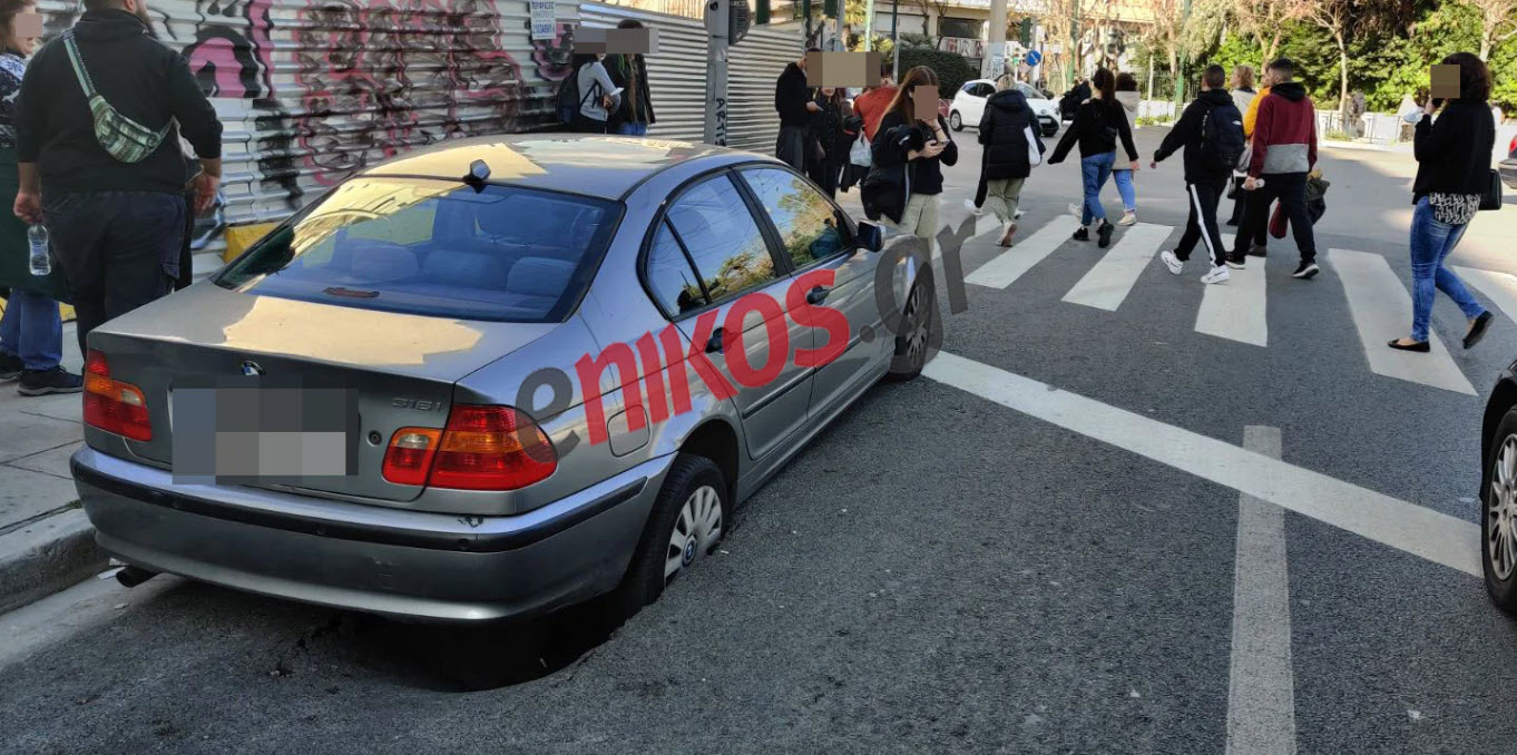 Τεράστια τρύπα σε δρόμο «κατάπιε» αυτοκίνητο στο κέντρο της Αθήνας!