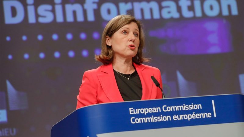 Πιέσεις της ΕΕ στους τεχνολογικούς γίγαντες για την παραπληροφόρηση
