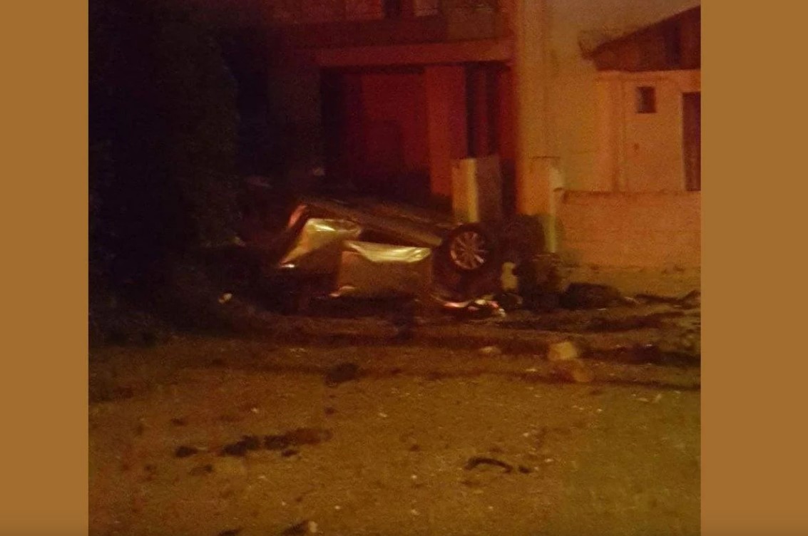 Ισχυρή έκρηξη στον Ασπρόπυργο: Καταστράφηκε ολοσχερώς αυτοκίνητο που νοίκιασε βαρυποινίτης - Βίντεο ντοκουμέντο