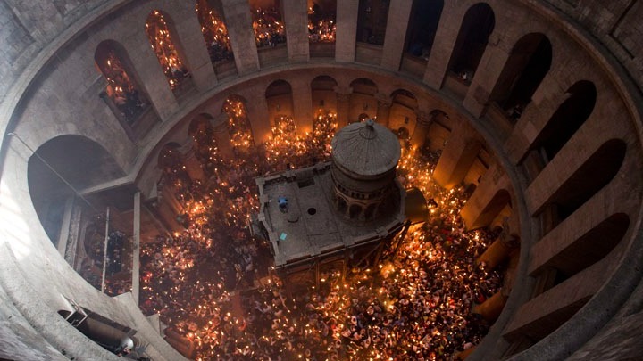 Με λαμπρότητα η τελετή Αφής του Αγίου Φωτός στα Ιεροσόλυμα - Το απόγευμα φτάνει στην Ελλάδα με ειδική πτήση της AEGEAN