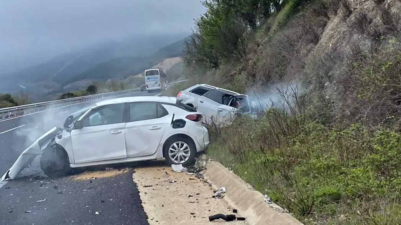 Έβρος: Έτσι έγινε το τροχαίο με τους 6 νεκρούς – Εμβόλισε περιπολικό πριν μπει στο αντίθετο ρεύμα