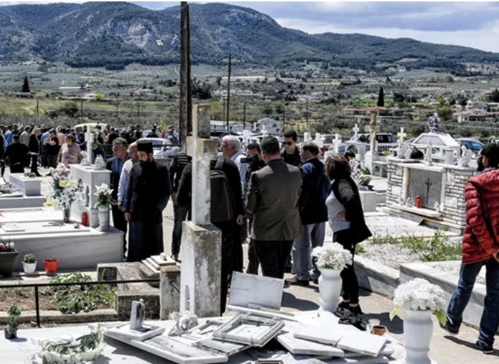 Εξιχνιάστηκε υπόθεση φθοράς σε 50 μνήματα σε κοιμητήριο στην Κορινθία - Συνελήφθησαν 3 ανήλικοι