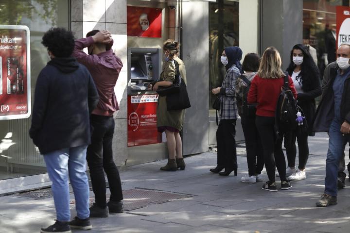 Capital controls στηνΤουρκία: Πολίτες δεν μπορούσαν να σηκώσουν χρήματα από ΑΤΜ