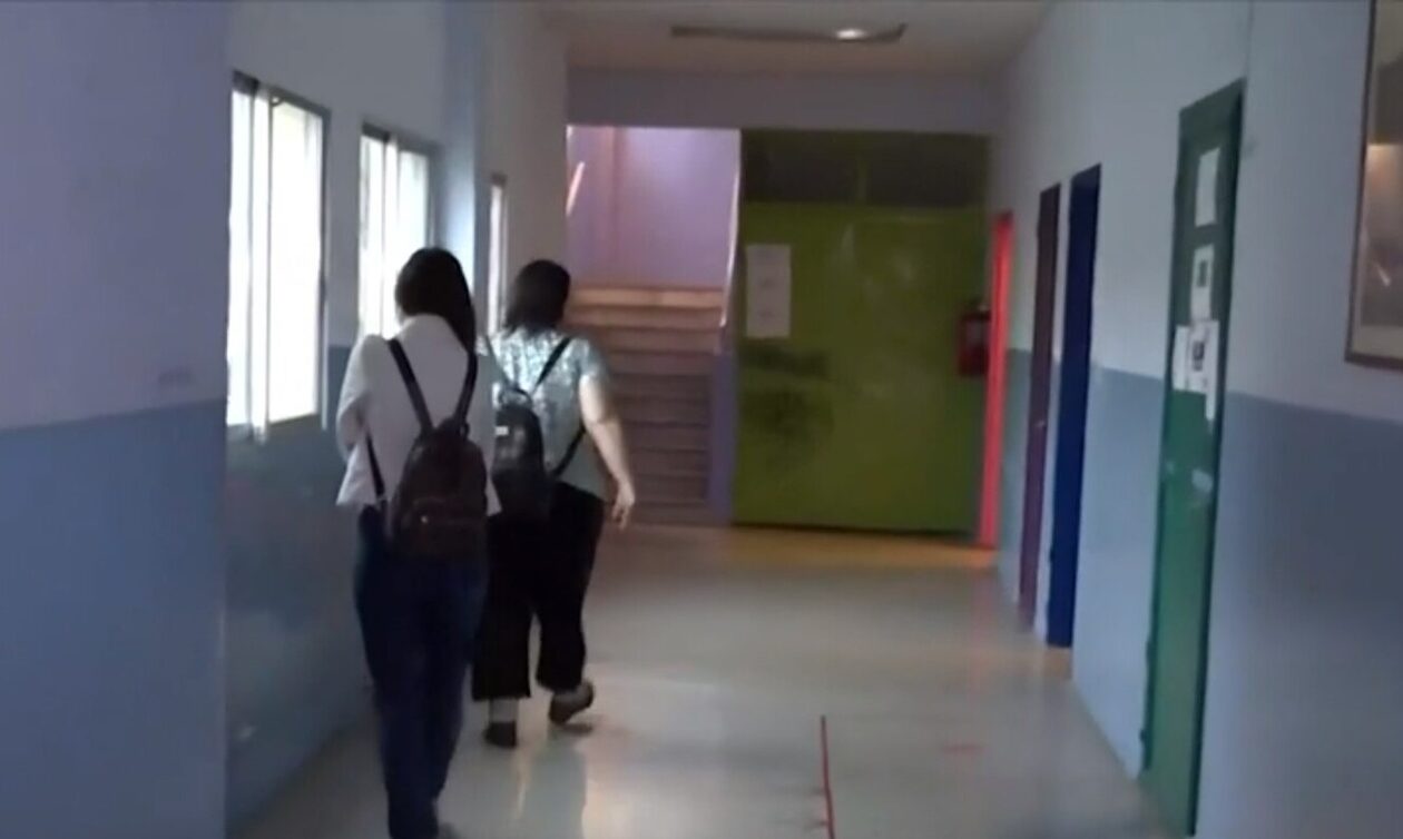 Μαθητής μαχαίρωσε καθηγήτρια και απείλησε παιδιά στο Μιλάνο
