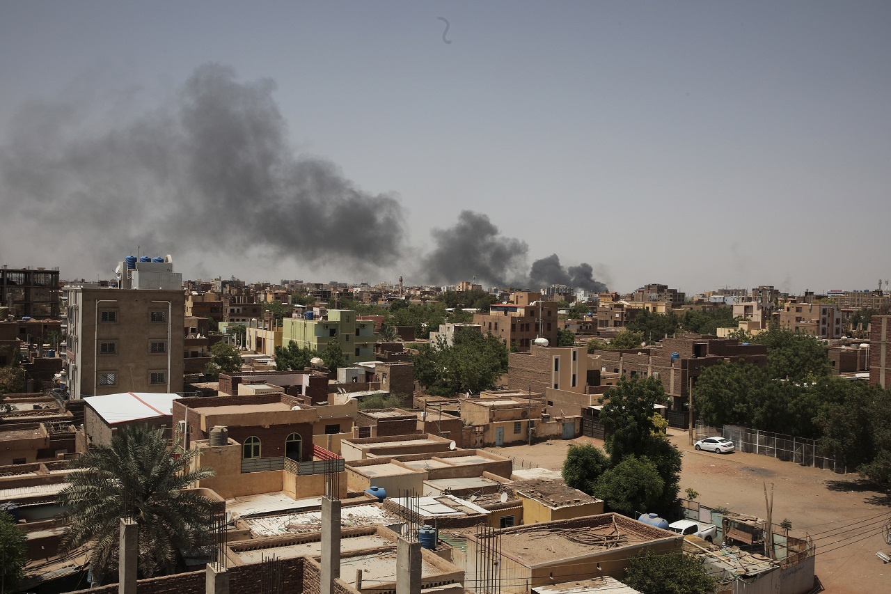Σουδάν: Νέες συγκρούσεις μετά την υπογραφή της 7ήμερης εκεχειρίας που τίθεται σε ισχύ απόψε