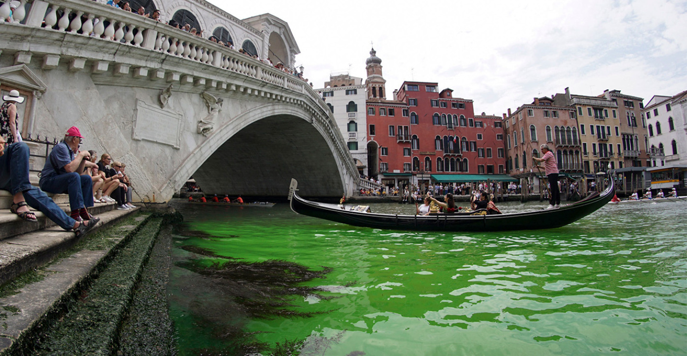 Ιταλία: Γιατί έγιναν πράσινα τα νερά στο «Μεγάλο Κανάλι» της Βενετίας - Δείτε βίντεο