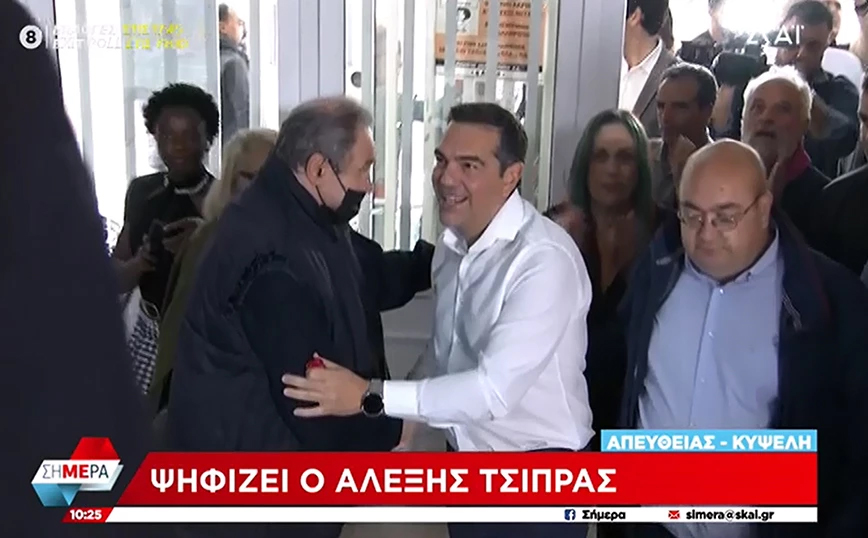 Εκλογές 2023: Ψηφίζει ο πρόεδρος του ΣΥΡΙΖΑ Αλέξης Τσίπρας στην Κυψέλη