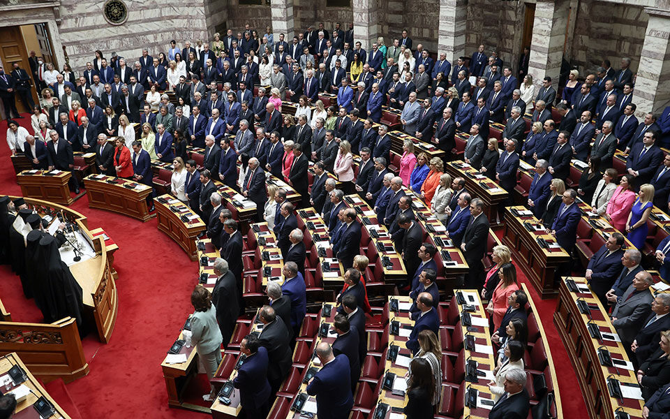 Βουλή: Ορκίστηκαν οι “300” των εκλογών της 21ης Μαΐου 2023