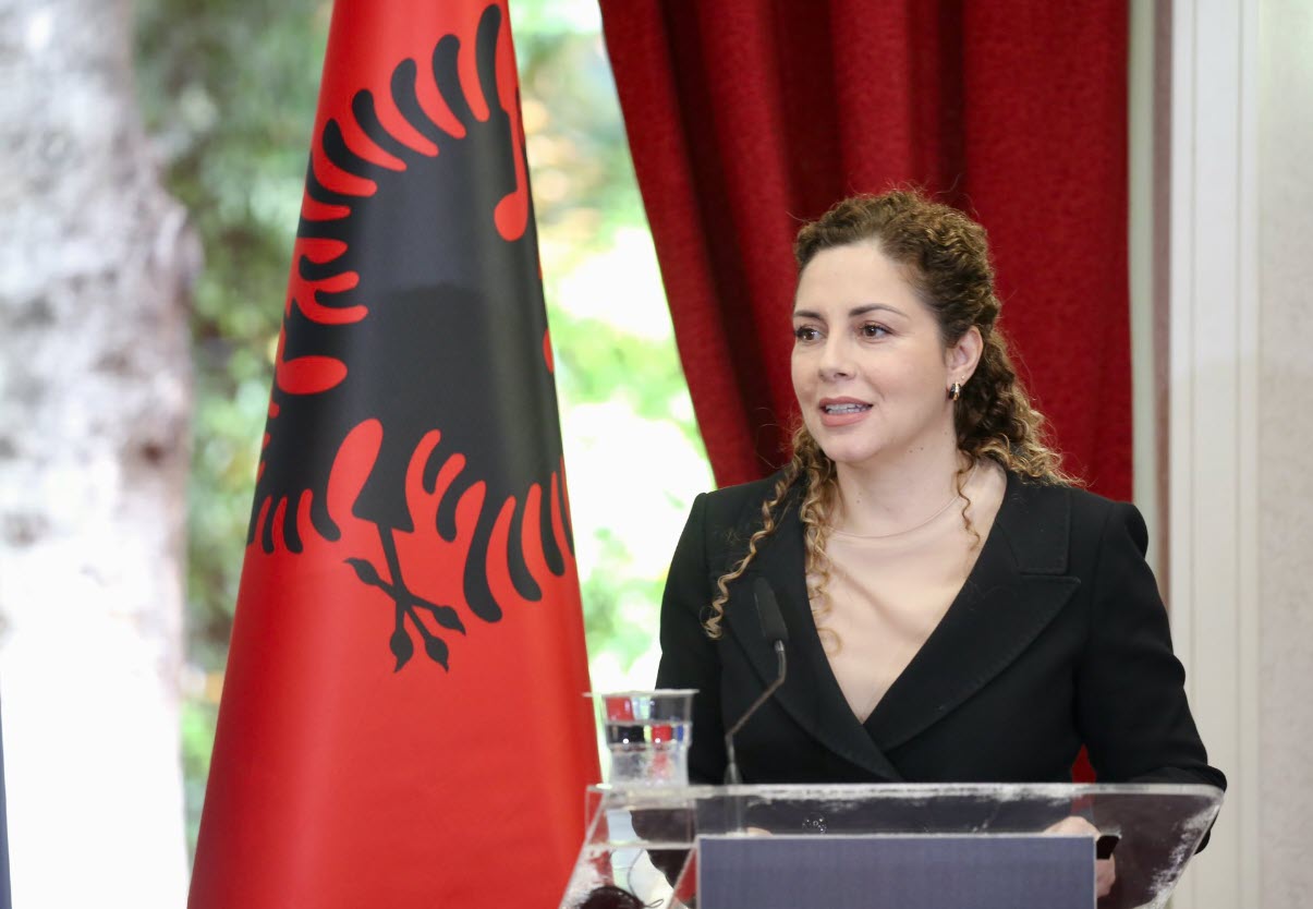 Αλβανίδα ΥΠΕΞ Ο. Τσάτσκα προς Αθήνα: Σεβαστείτε τους ανεξάρτητους θεσμούς της χώρας μας