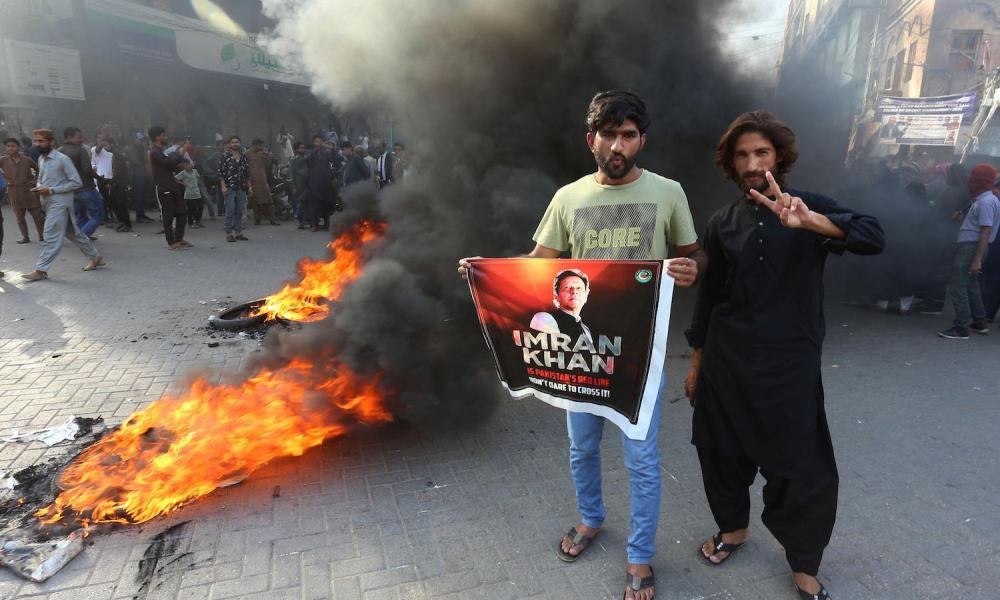 Πακιστάν: Ταραχές μετά τη σύλληψη του πρώην πρωθυπουργού Ίμραν Χαν