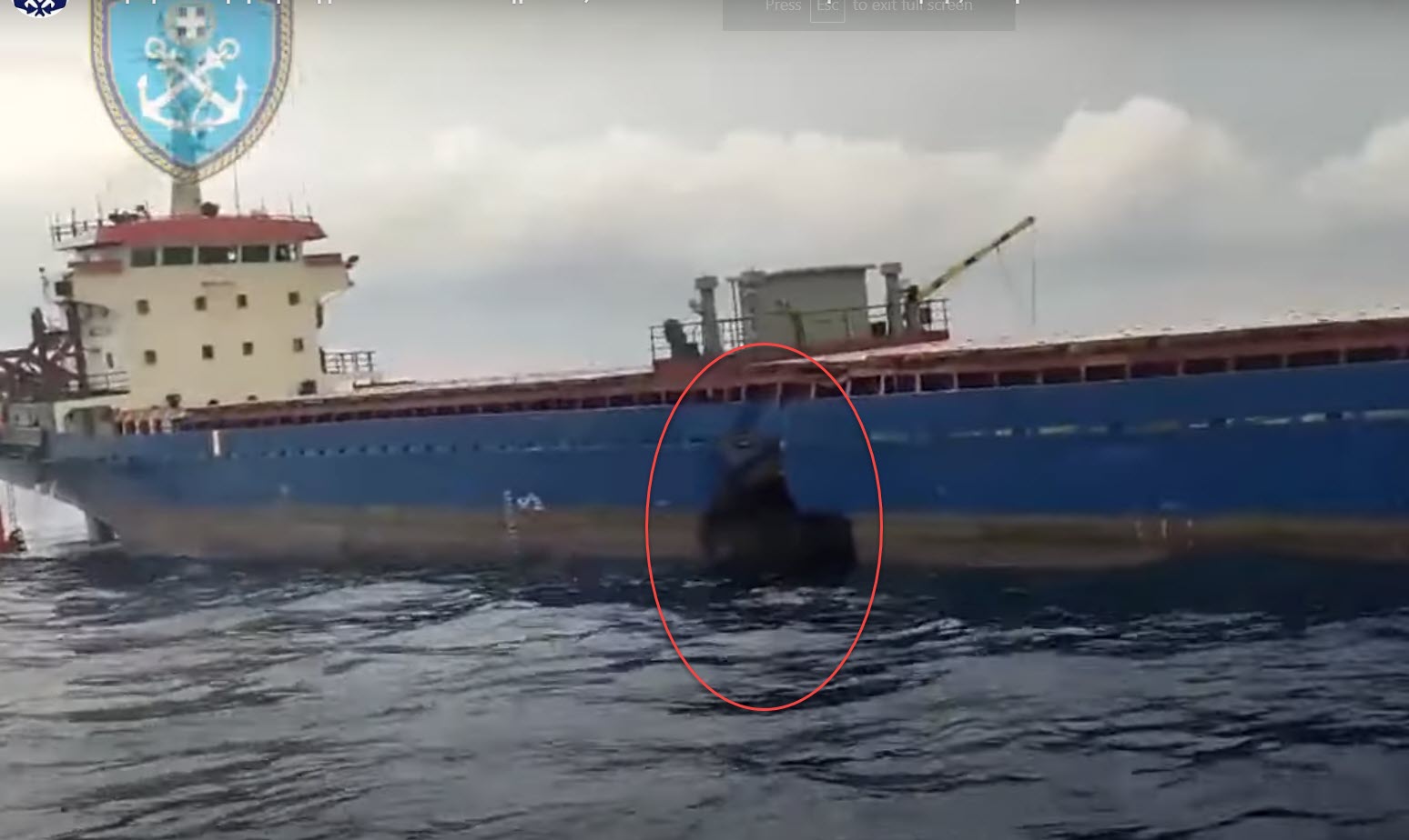 Χίος -Σύγκρουση φορτηγών πλοίων: Αρνήθηκε την ελληνική βοήθεια το ένα από τα δύο πλοία - Η κίνηση ματ με τον διασώστη (βίντεο)
