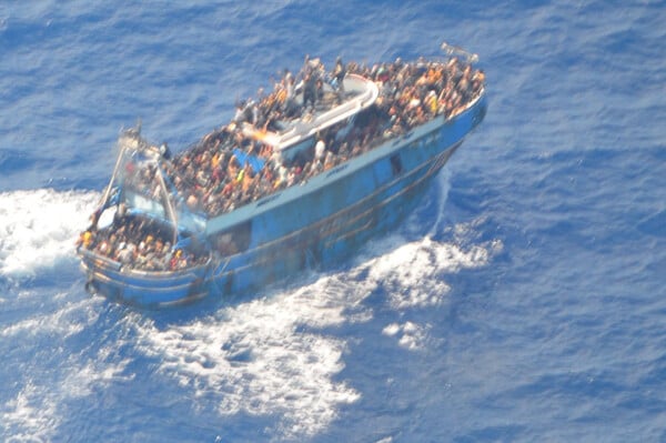 Ναυάγιο ανοιχτά της Πύλου -Το Λιμενικό διαψεύδει το BBC: «Το σκάφος διένυσε 30 ναυτικά μίλια από τον εντοπισμό μέχρι τη βύθισή του»