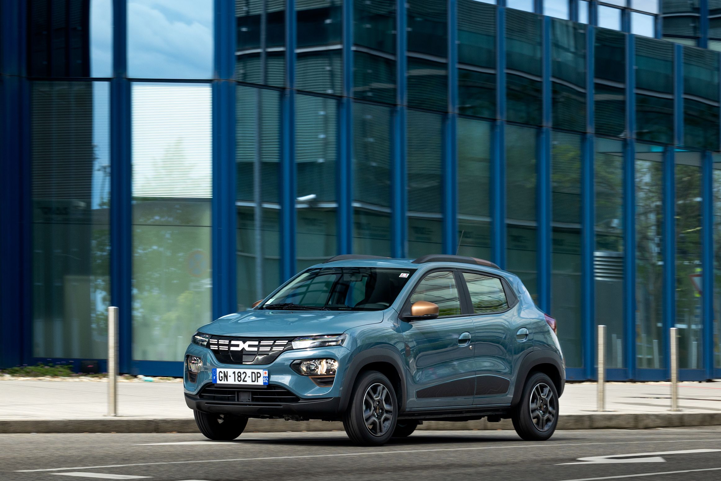 Νέο Spring: H Dacia δυναμικά και  στην ηλεκτροκίνηση!