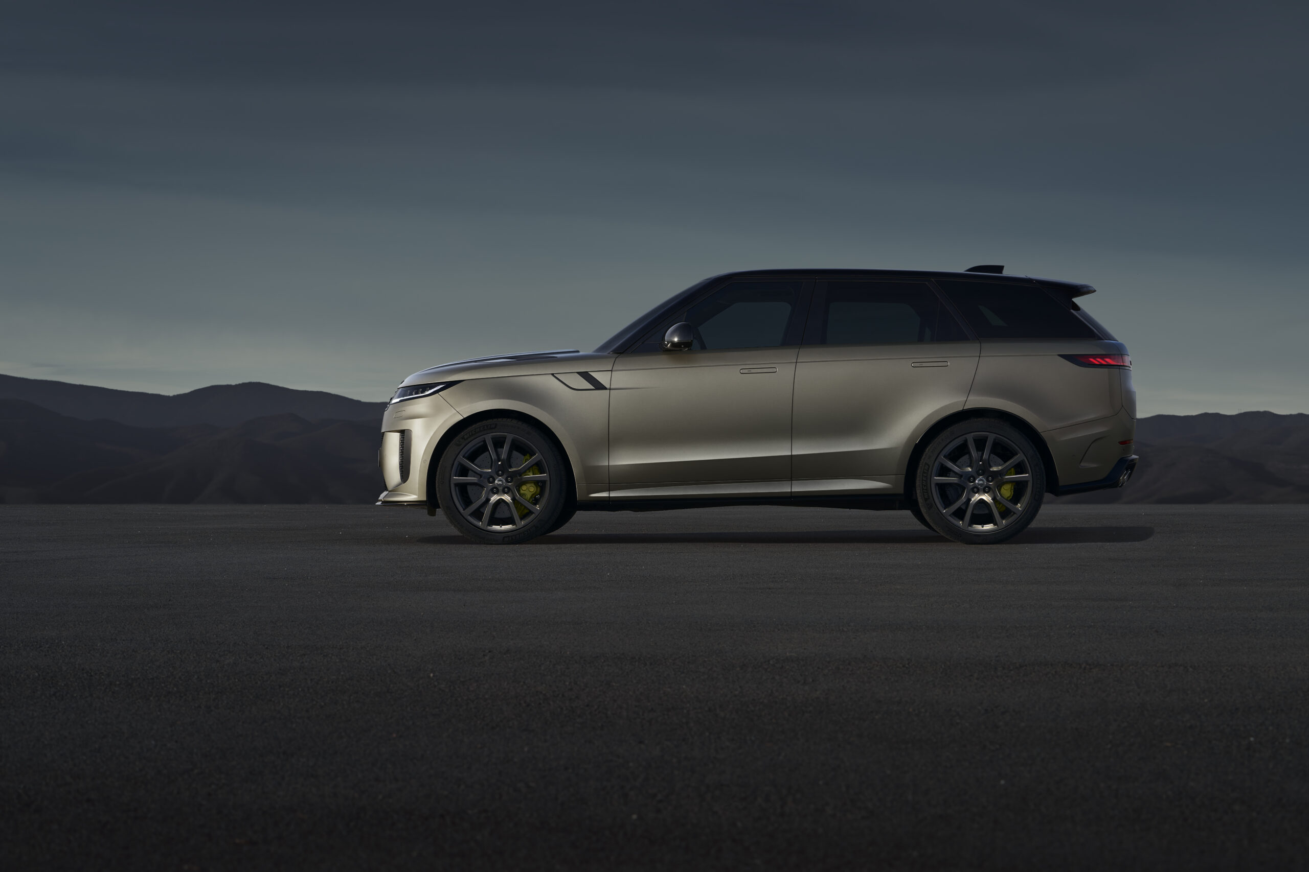 Νέο Range Rover Sport SV: Κορυφαίες επιδόσεις, σύγχρονη πολυτέλεια!
