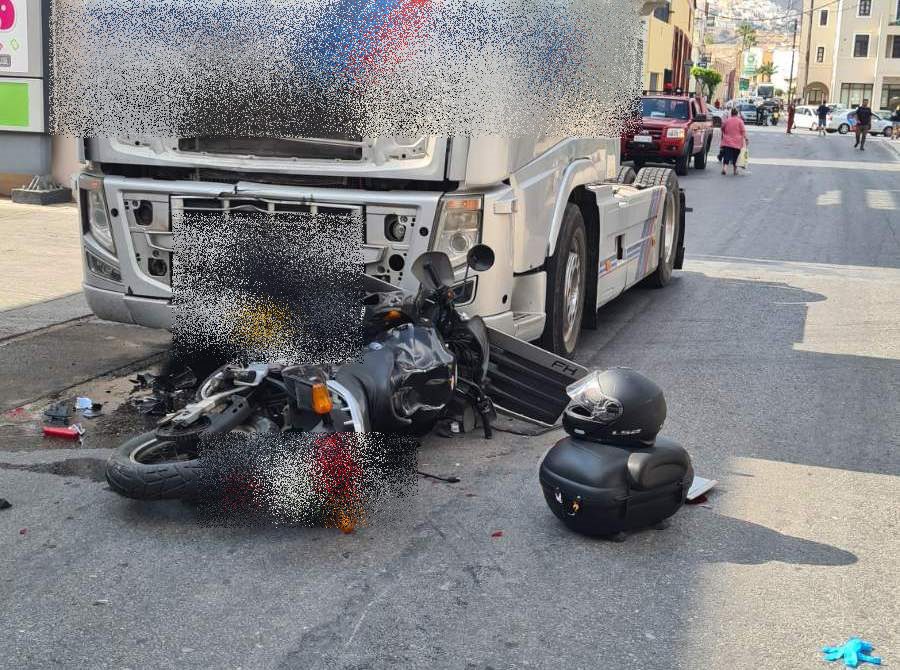 Σύρος: Μηχανή συγκρούστηκε με νταλίκα - Νεκρός ο οδηγός