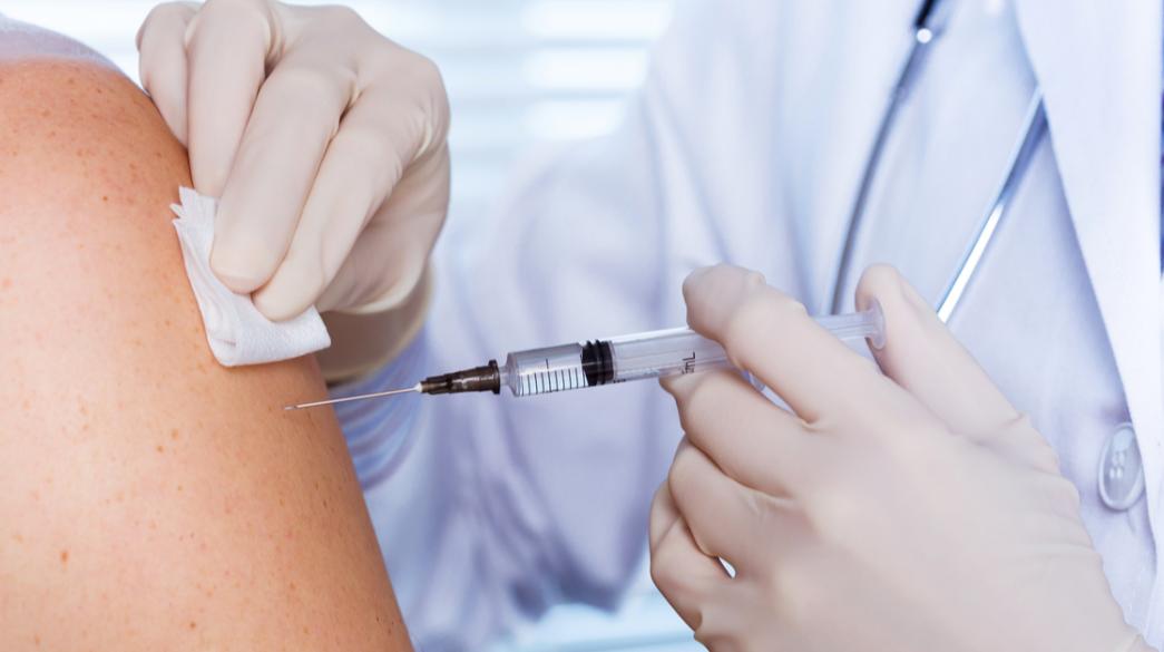 Γερμανία: Η BioTech αντιμέτωπη με την πρώτη αγωγή για φερόμενες παρενέργειες του εμβολίου