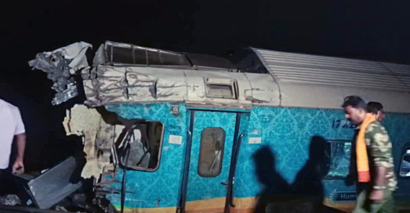 Σύγκρουση τρένων-Ινδία: Τουλάχιστον 280 νεκροί - 900 τραυματίες