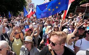 Πολωνία: Επιβλητική αντικυβερνητική διαδήλωση στη Βαρσοβία