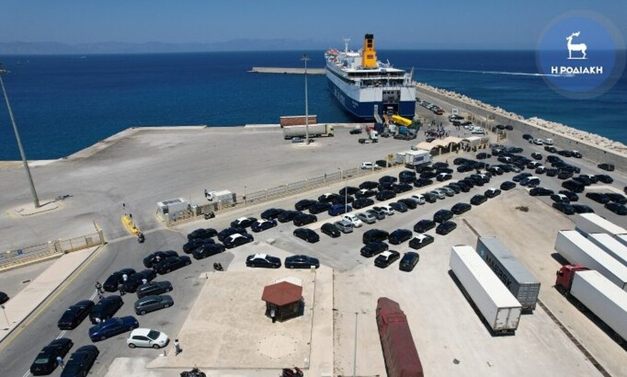 Ρόδος: Ένταση στο λιμάνι από ταξιτζήδες