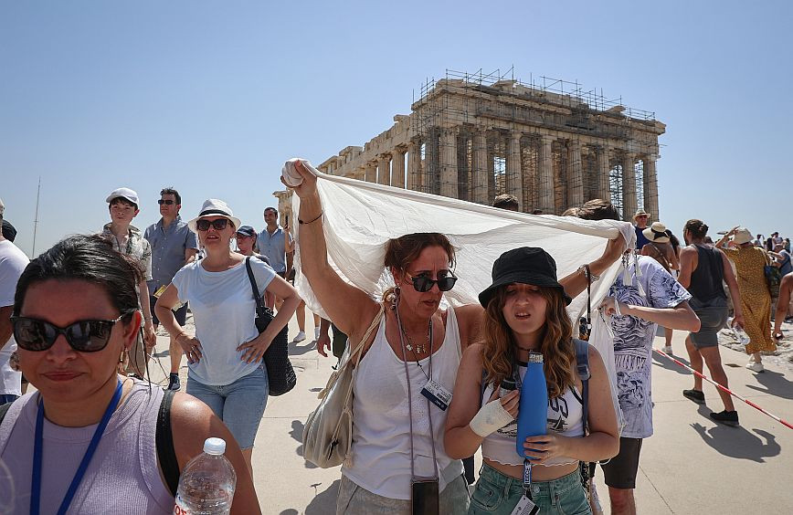 Έρευνα: Απειλή για τον ελληνικό τουρισμό ο παρατεταμένος καύσωνας