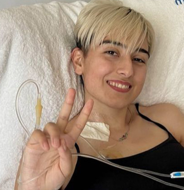 Το «ευχαριστώ» της 19χρονης καρκινοπαθούς Ραφαέλας σε Μητσοτάκη και Χρυσοχοΐδη για τη βοήθεια στη μάχη της