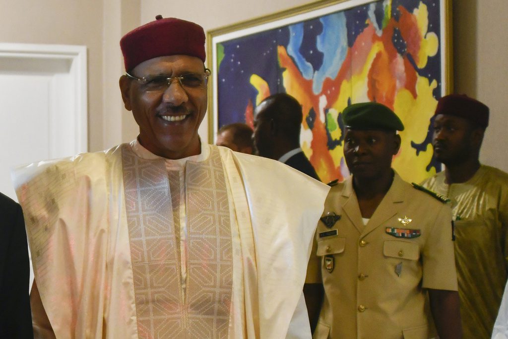 Απόπειρα πραξικοπήματος στο Νίγηρα: Μέλη της φρουράς κρατούν όμηρο τον Πρόεδρο