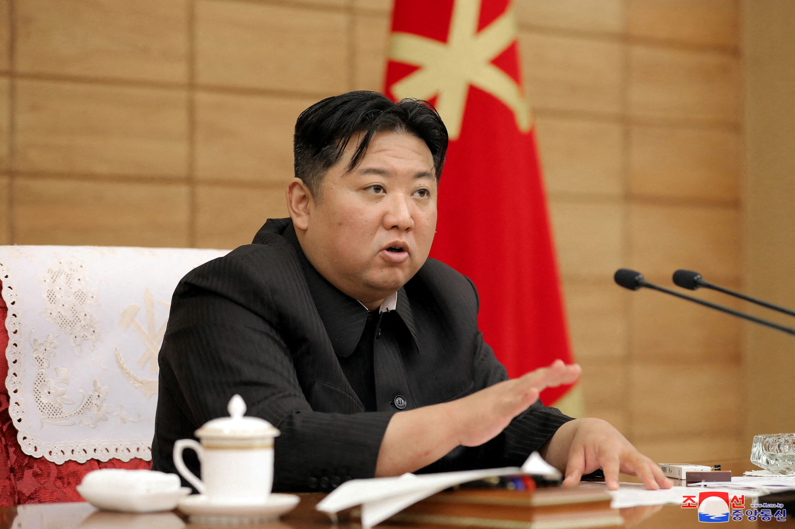 H Bόρεια Κορέα έτοιμη να κλείσει το 25% των διπλωματικών αποστολών της στο εξωτερικό