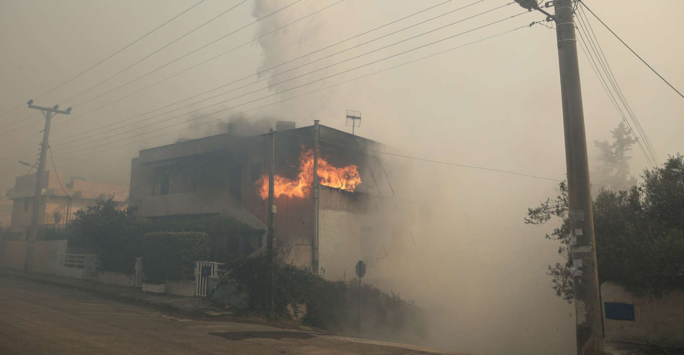 Φωτιά στην Τανάγρα - Καίει σε αγροτοδασική έκταση