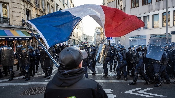 «Αστακός» η Γαλλία για την Ημέρα της Βαστίλης – Φόβοι για αναζωπύρωση των επεισοδίων