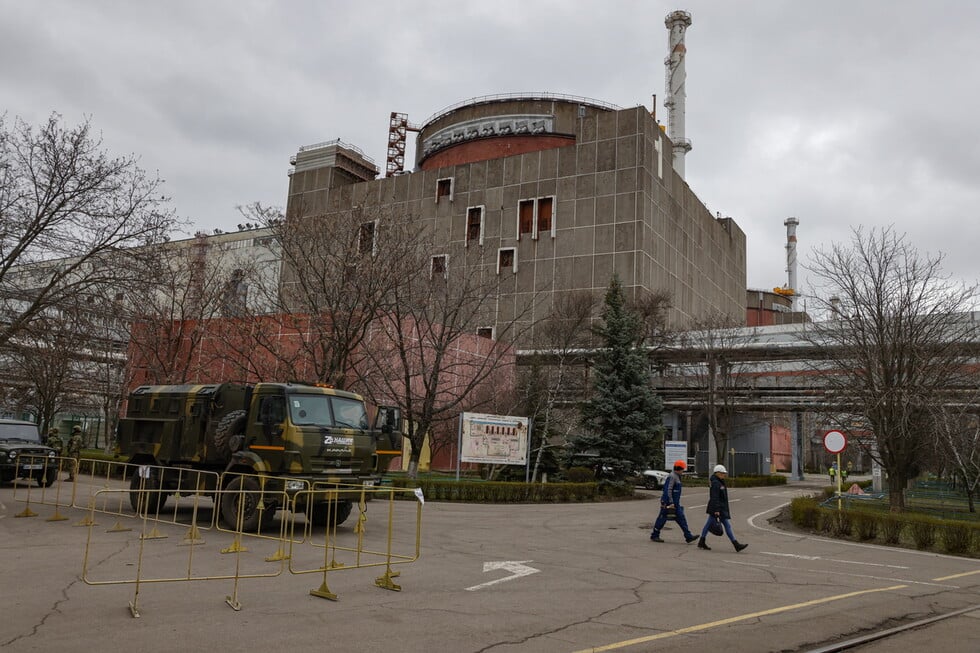 Ζελένσκι για Ζαπορίζια: Η Ρωσία έχει τοποθετήσει σε οροφές «αντικείμενα που μοιάζουν με εκρηκτικά»