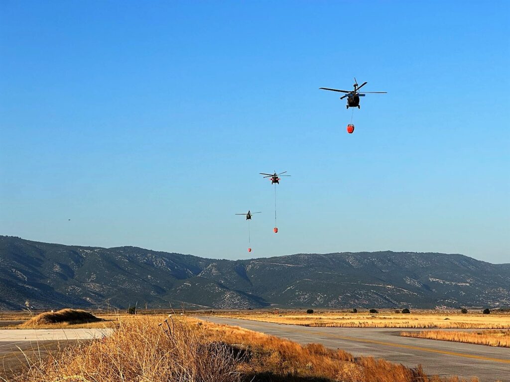 Οι ΗΠΑ με ελικόπτερα τους συνέδραμαν στην κατάσβεση των πυρκαγιών στην Ελλάδα