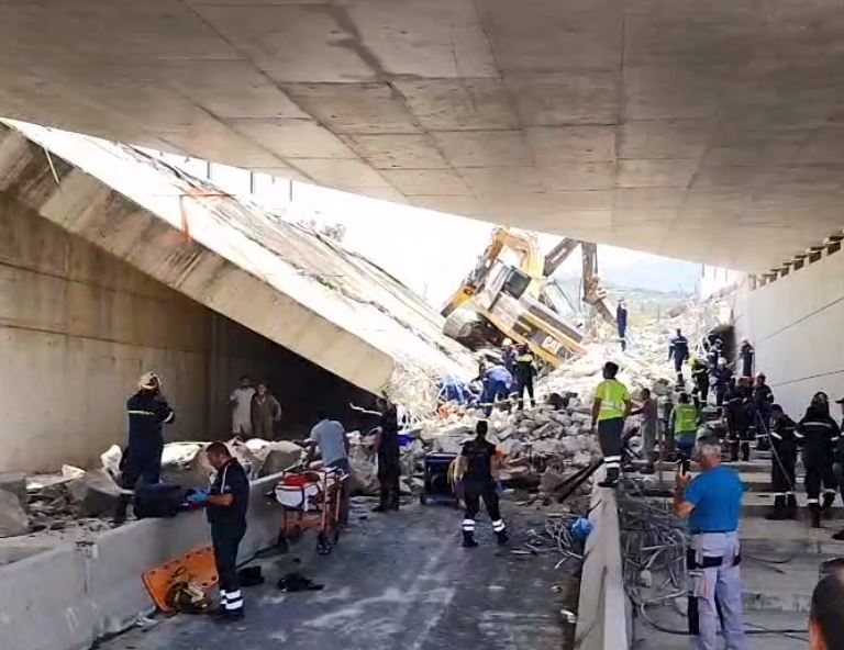 Πάτρα: Έπεσε τμήμα γέφυρας – Δυο νεκροί μέχρι στιγμής - Άγνωστος αριθμός εγκλωβισμένων