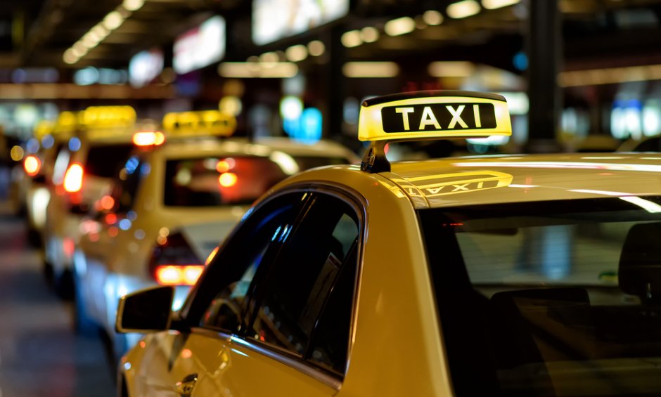 Τροχαία Αττικής: Συνελήφθη οδηγός ταξί με «πειραγμένη» ταμειακή- Αλλοι τρεις είχαν τάμπλετ αντί για ταξίμετρο