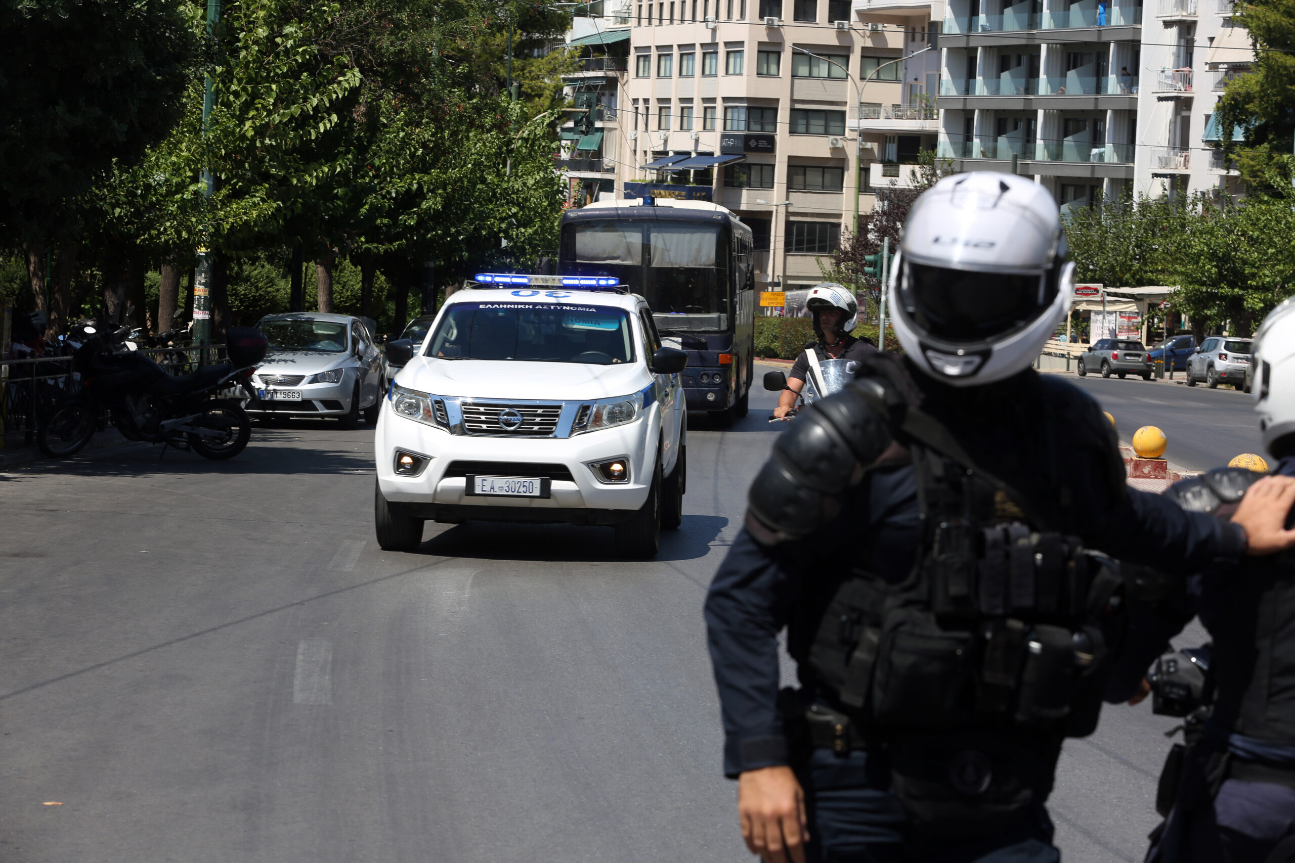 Στη μάχη με τα πύρινα μέτωπα η Ελληνική Αστυνομία - «Κάνουμε το καθήκον μας»