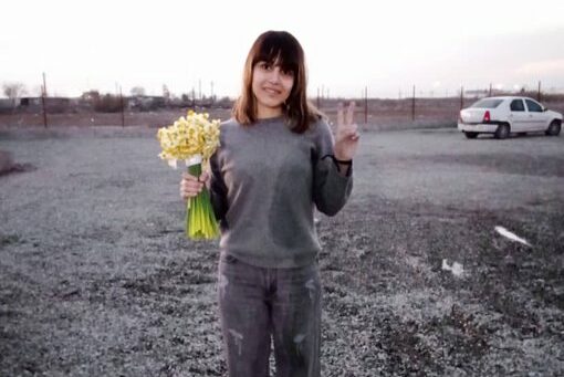 Ιράν: Ελεύθερη η δημοσιογράφος που πήρε συνέντευξη από τον πατέρα της Μαχσά Αμινί