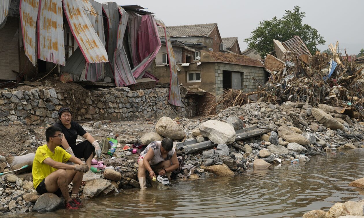 Kίνα: Δεκάδες νεκροί και χιλιάδες εκτοπισμένοι από τις χειρότερες πλημμύρες εδώ και 140 χρόνια