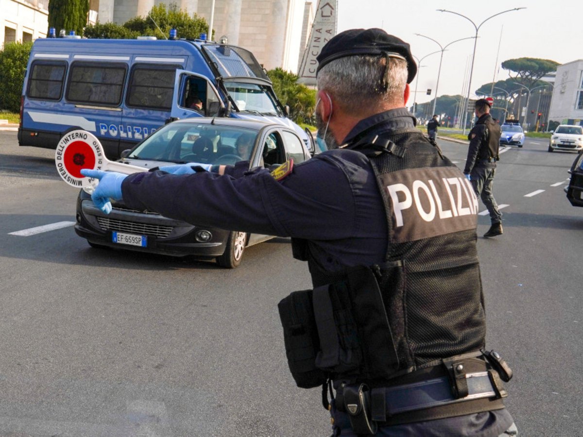 Ιταλία: Μια γυναίκα 103 ετών συνελήφθη καθώς οδηγούσε χωρίς δίπλωμα και ασφάλιση "για να επισκεφθεί φίλους"