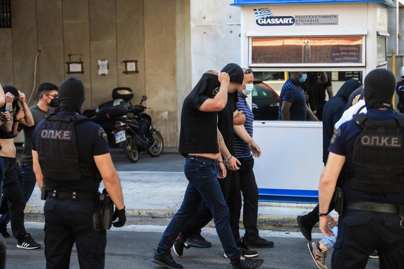 "Διέφυγαν στη χώρα τους οι οργανωτές της «εκδρομής θανάτου» των χούλιγκαν" - Κροατική εφημερίδα αποκαλύπτει